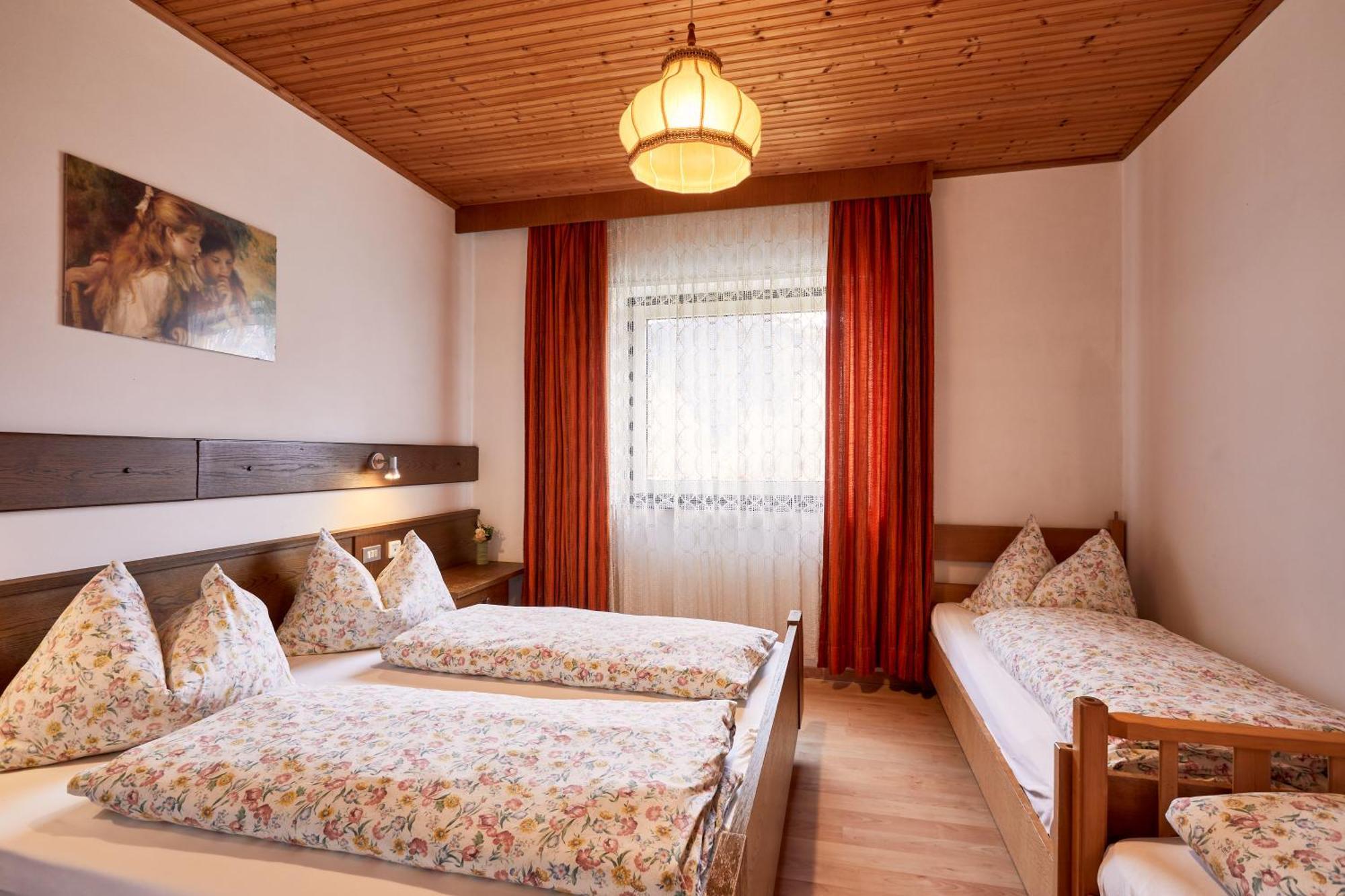 Ferienpension Zummuellerhof Natz-Schabs الغرفة الصورة